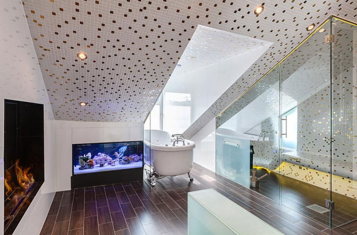 мозаика на потолке в интерьере ванной