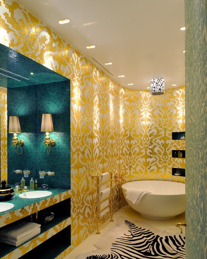 золотая мозаика в интерьере ванной