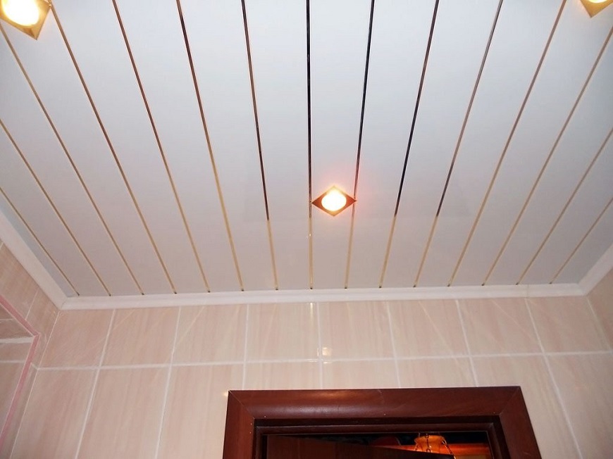 Реечный потолок, потолок в ванной комнате