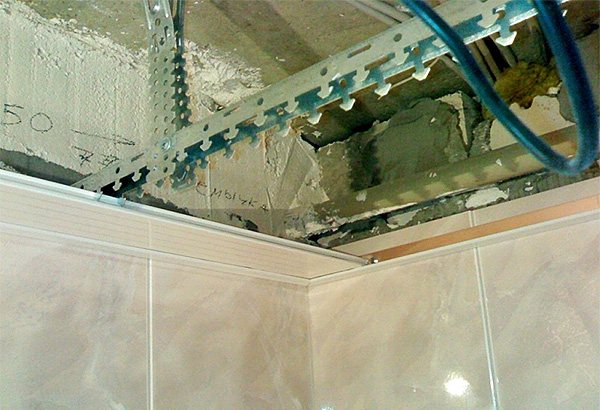 Подвесные потолки в ванной комнате — конструктивные особенности и нюансы монтажа