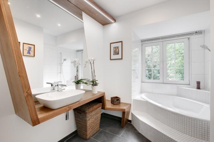 Белая ванная комната в современном стиле - Дизайн интерьера