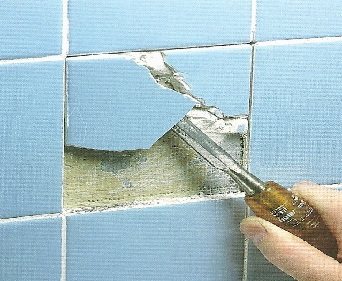 Как лучше всего снять плитку со стены
