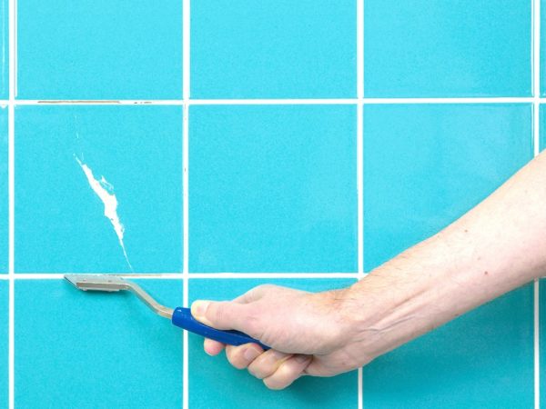 Как правильно приклеить плитку в ванной на стену, если она отвалилась. Чем приклеить плитку в ванной если она отвалилась