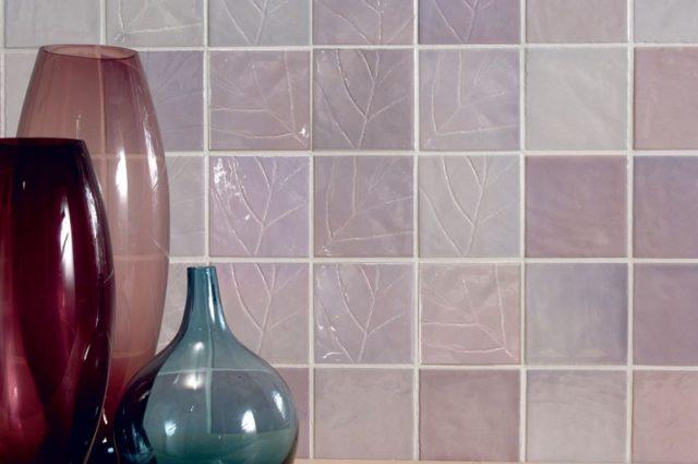 Как правильно приклеить плитку в ванной на стену, если она отвалилась. Чем лучше приклеить плитку в ванной, если она отвалилась?