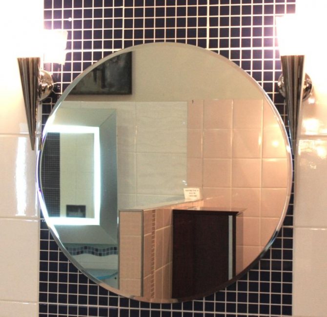 круглое зеркало в ванную