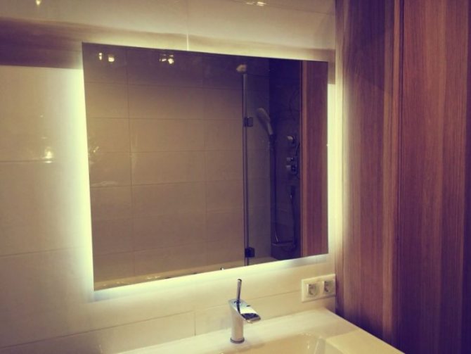 Стоит ли делать зеркальный потолок в ванной: оценим перспективы, выберем варианты