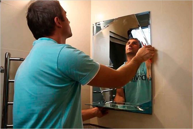 Как установить зеркало в ванной?