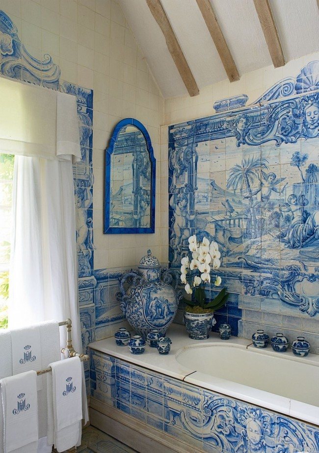Мотивы из росписи голландского фарфора в керамической плитке для ванной