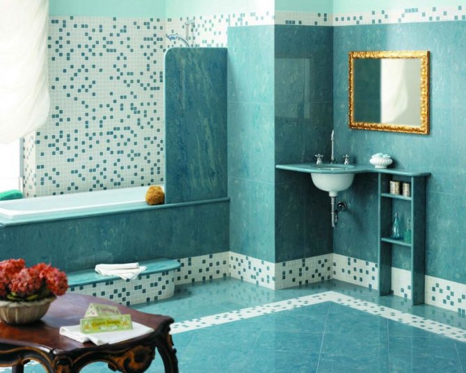 Мозаичный бордюр в ванной комнате