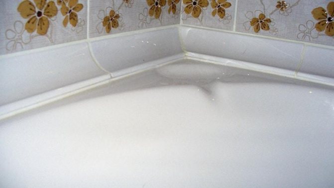 Примыкание ванны к стене: способы устройства