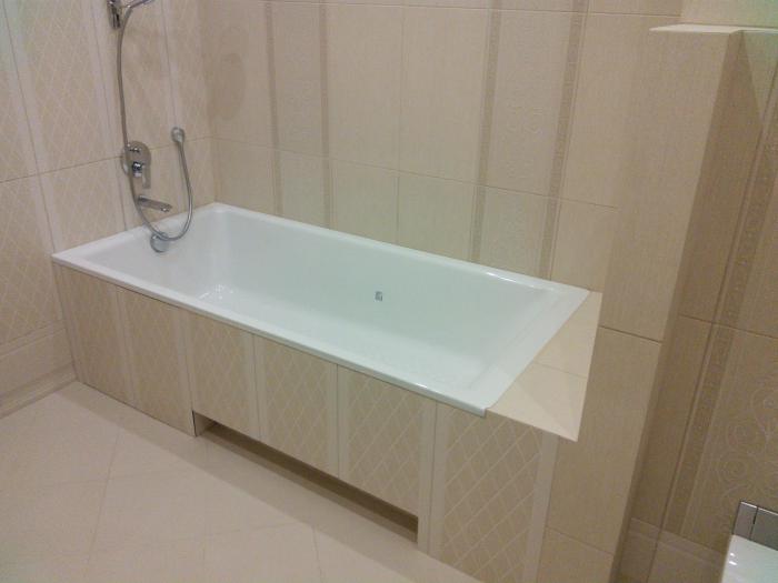установленный гипсокартонный короб под ванной