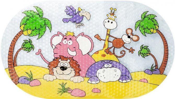 Выбирать нескользящий коврик в ванную для детей следует с изображением их любимых мультипликационных героев