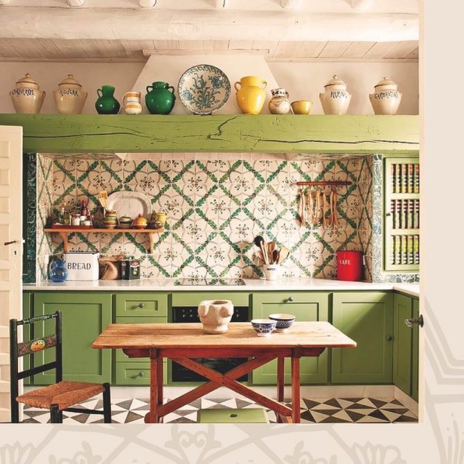 зеленая кухня в средиземноморском стиле